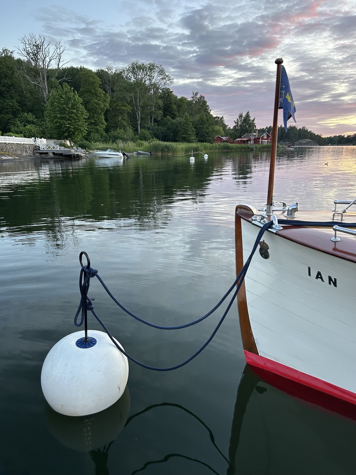 m/y IAN mit ihrem Namen am Bug